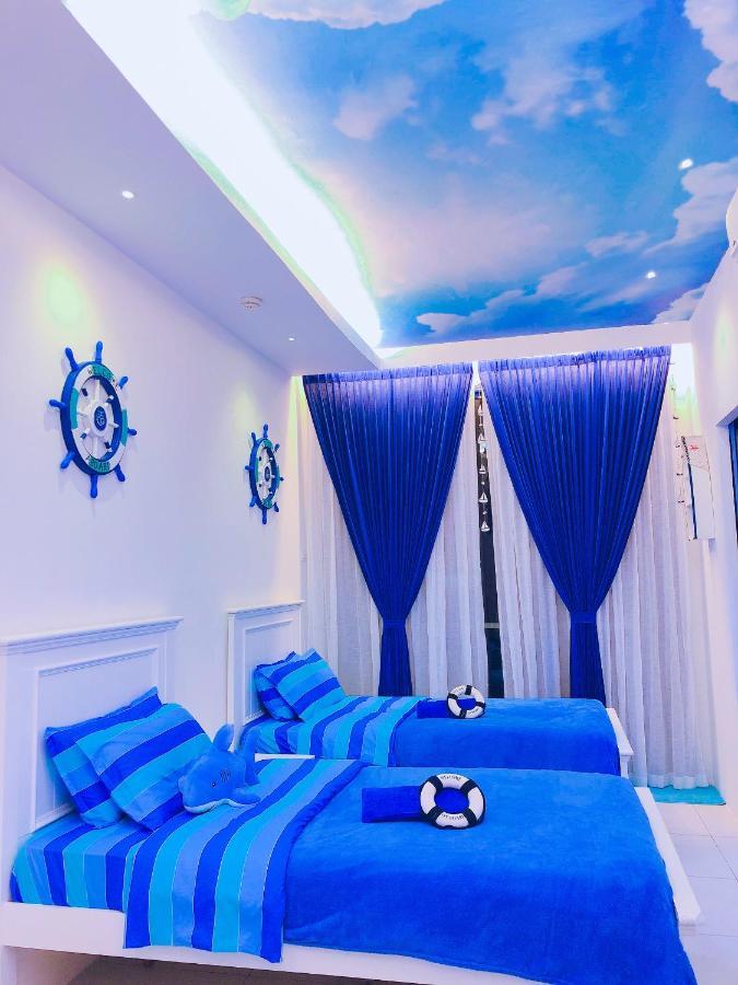 קוצ'ינג Cat City Mediterranean Theme City&Pool View Homestay 貓城地中海主題城市泳池風景民宿 מראה חיצוני תמונה