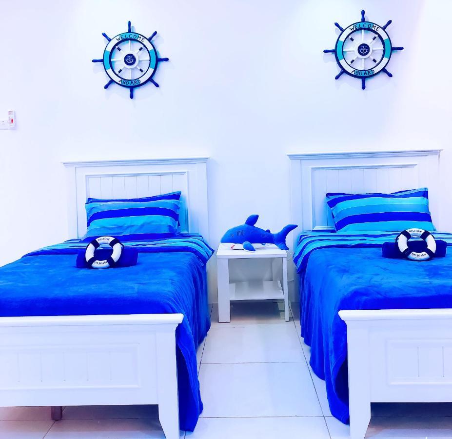 קוצ'ינג Cat City Mediterranean Theme City&Pool View Homestay 貓城地中海主題城市泳池風景民宿 מראה חיצוני תמונה